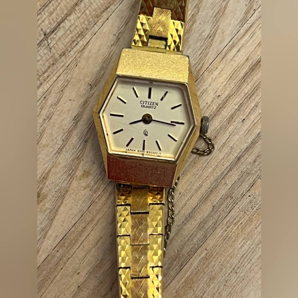 Citizen Ladies Watch Rare Vintage Gold-Tone Bracelet, Dial, Hands, Markers